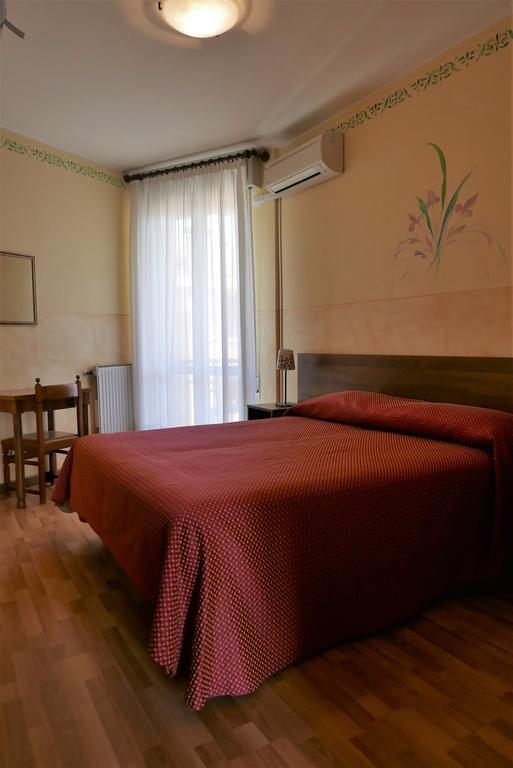 Albergo Villa Angela Toscolano Maderno Buitenkant foto